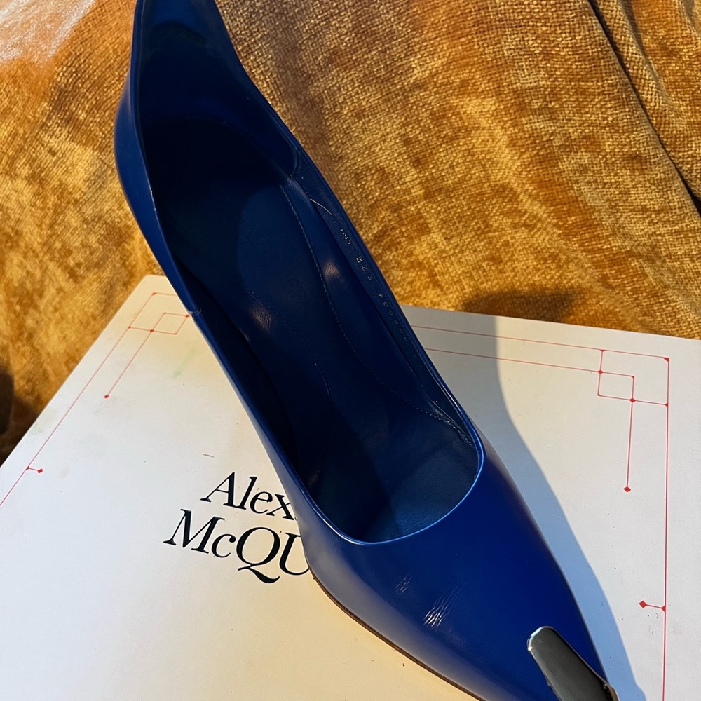 Alexander McQueen Blue Stiletto Heels Luxurious Design